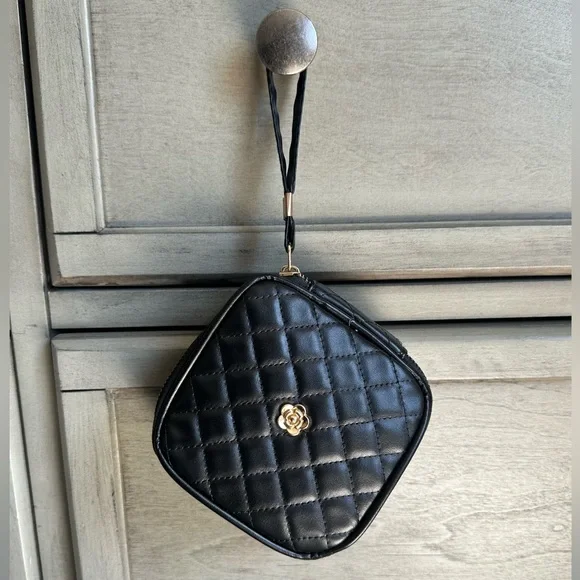 Elegant 2 Piece Black Quilted Women's Bag Set - Picture 7 of 13